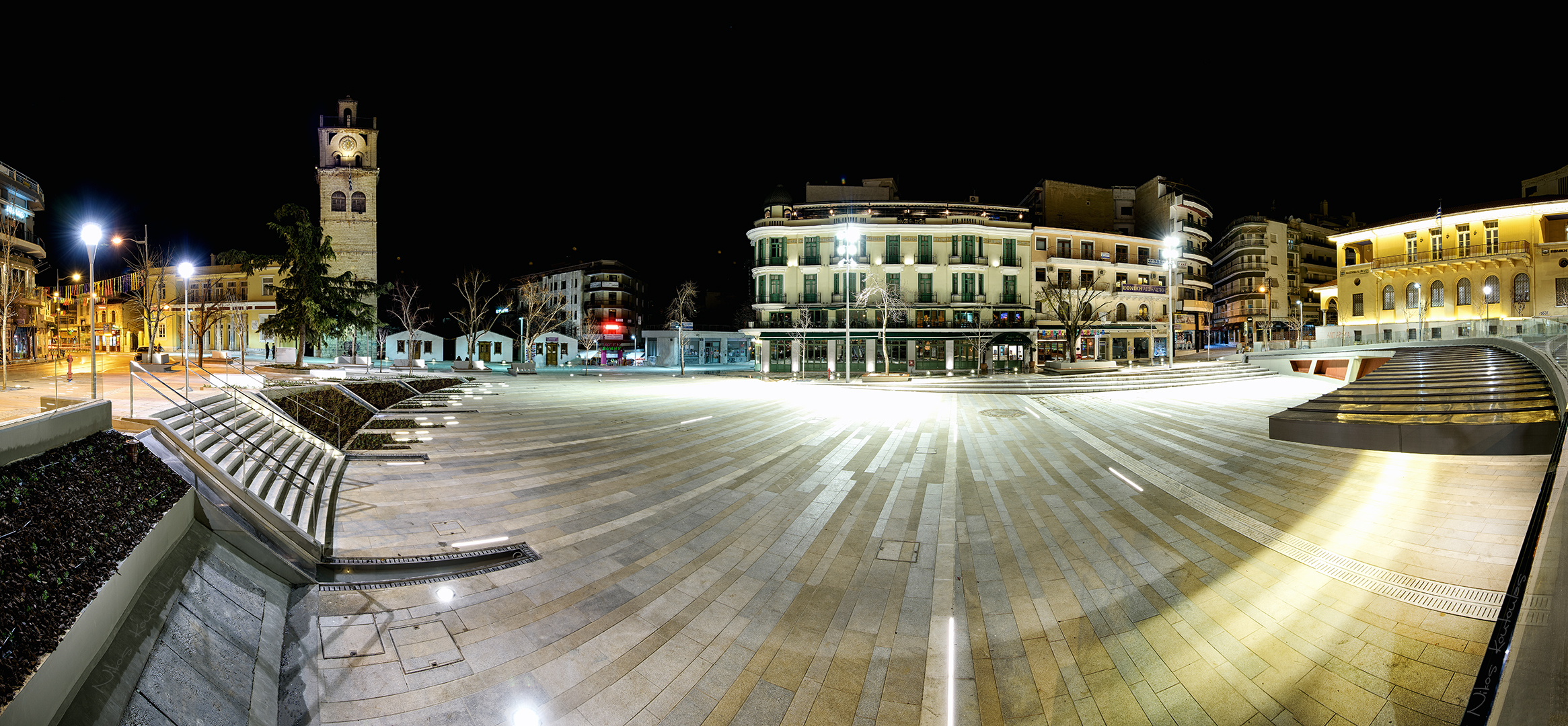 Nikis Square and the clock tower in Kozani at night